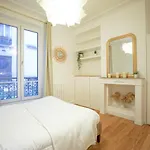 Nice Cosy And Bright Apartment In Paris